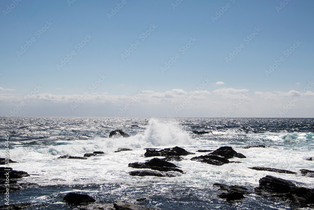 Obraz premium view of sea waves and fantastic coast 