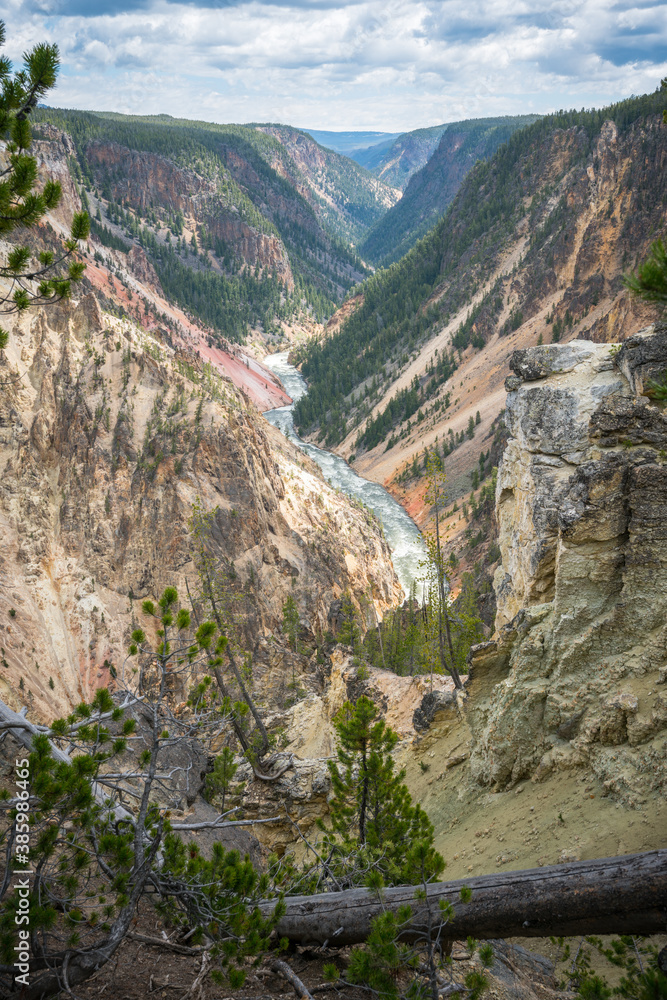 Naklejka premium hiking the canyon rim south trail in grand canyon of the yellowstone, wyoming, usa