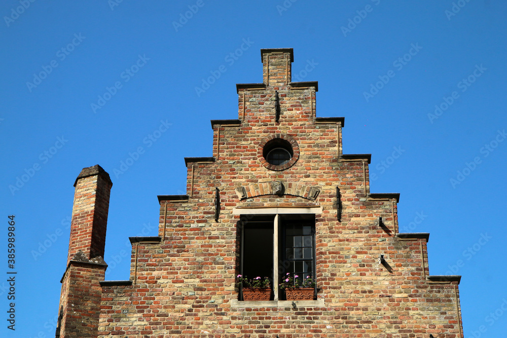 Φωτογραφία The detail of the terraced brick gable wall of the traditional historic house in Bruges in Belgium