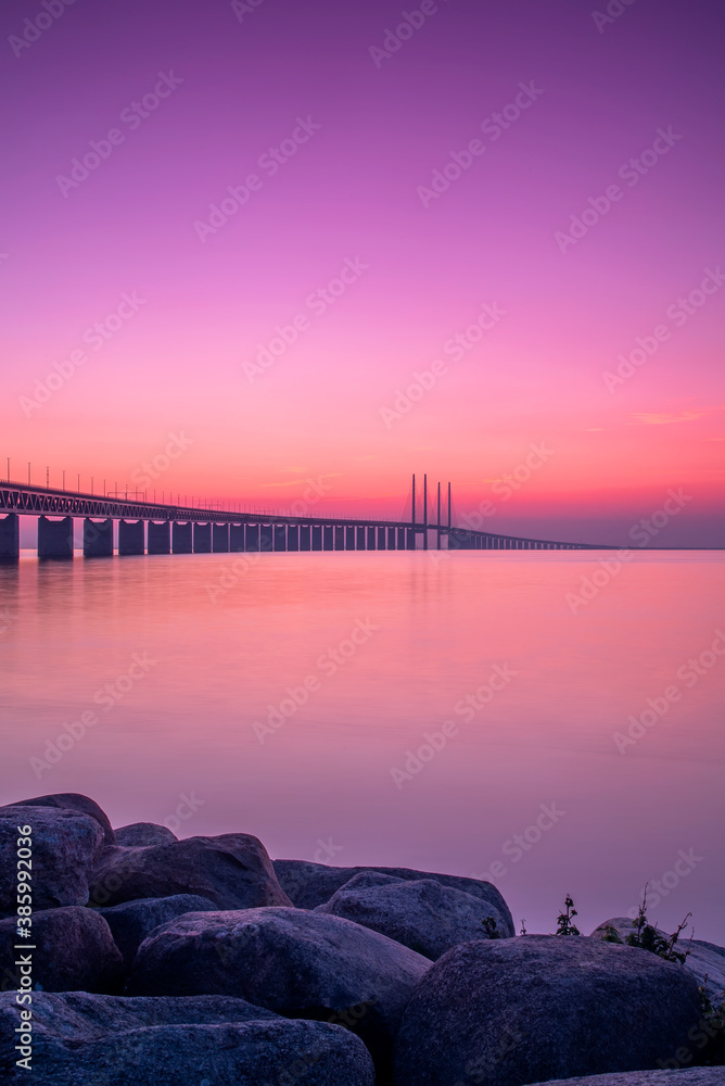 Obraz premium Oresunds Bridge at a Purple Haze Sunset