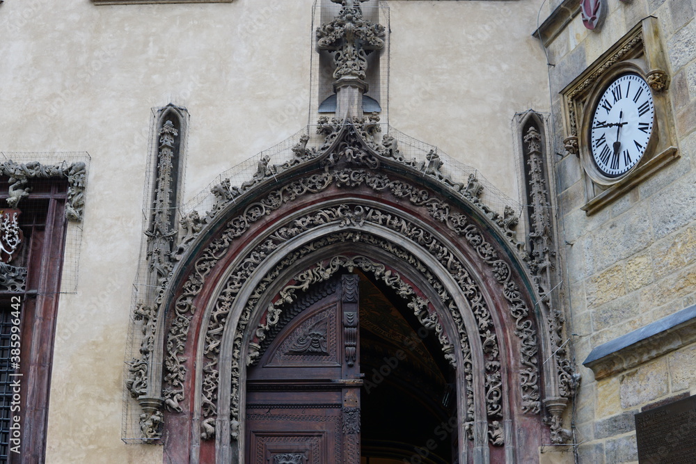 Obraz premium The gothic portal of Prague Old town hall
