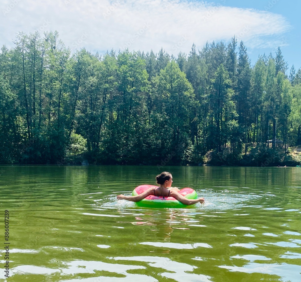 Fototapeta premium couple on the lake