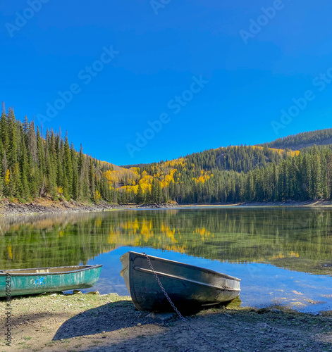 Boat on the lake © Tiffani