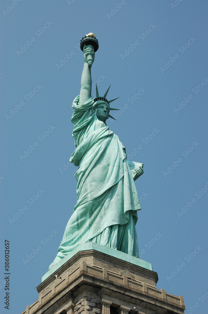 Fototapeta premium statue of liberty the proud of america