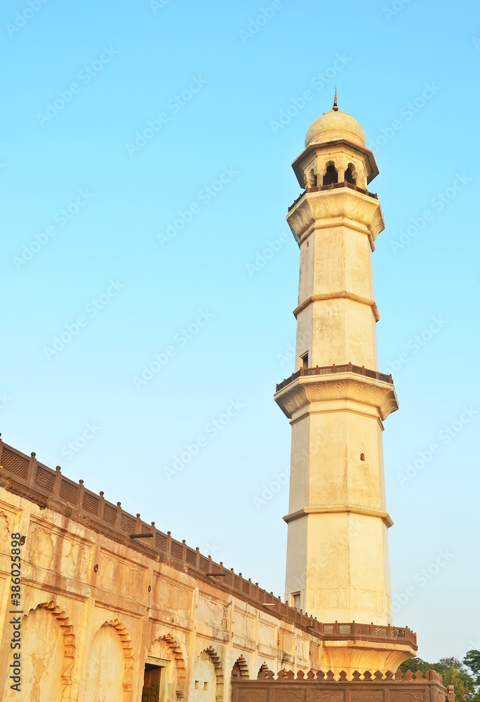 minaret of bibi ka maqbara maharashtra