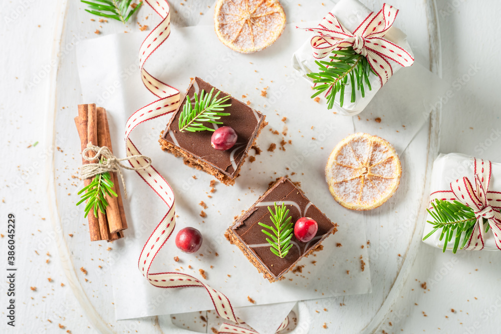 Homemade gingerbread cake with jam for Christmas Homemade gingerbread cake with jam for Christmas