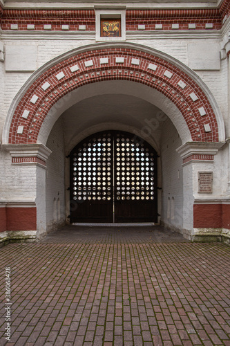 historical wooden gates of Kolomenskoye building