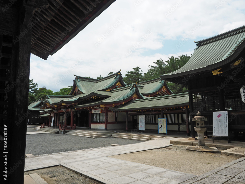 福山八幡宮、神殿。壱