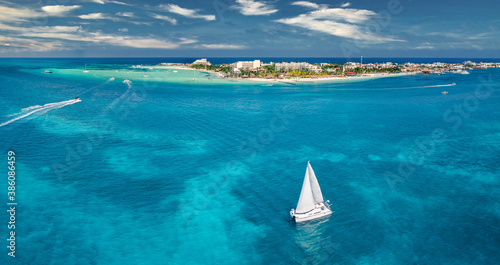 Fototapeta Naklejka Na Ścianę i Meble -  isla mujeres island near Cancun Mexico with sail boat