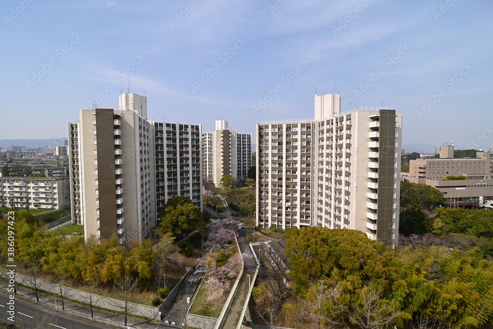 Fototapeta premium 千里ニュータウン竹見台(大阪府吹田市)のUR千里竹見台団地のスターハウス