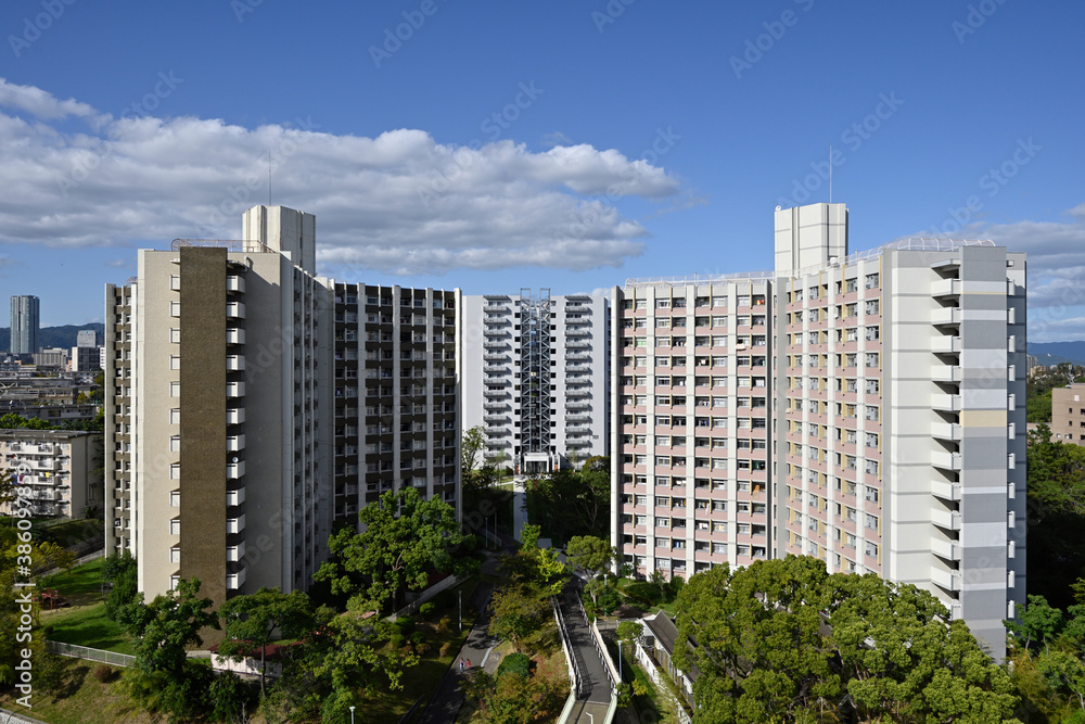 Fototapeta premium 千里ニュータウン竹見台(大阪府吹田市)のUR千里竹見台団地のスターハウス