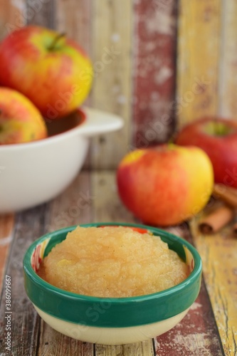 bowl of apple sauce