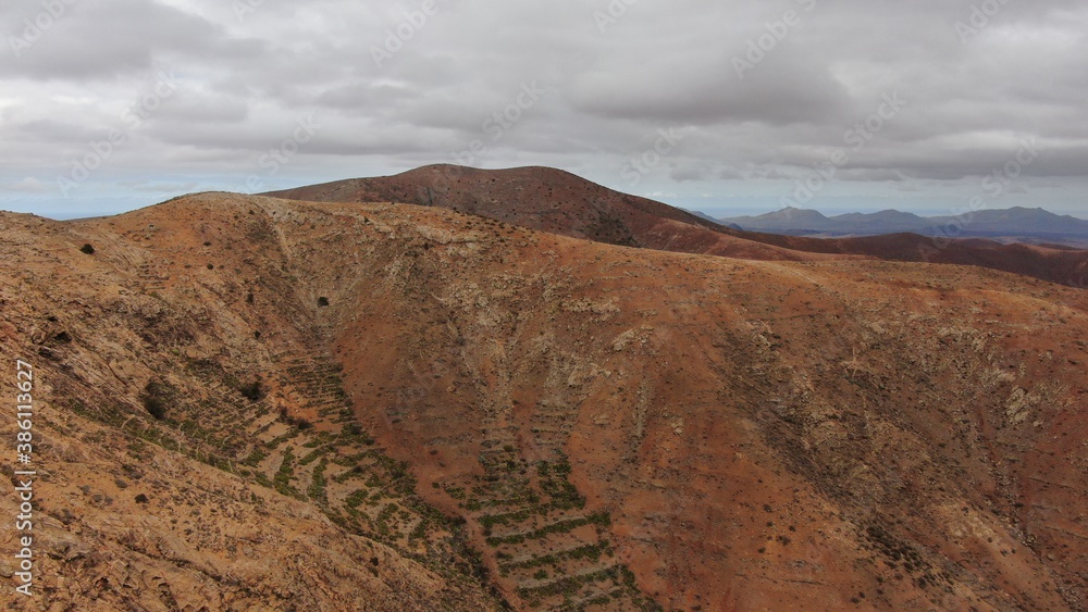 Naklejka premium desert mountains with beautiful shapes and colors