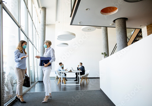 Two businesswomen talking i...