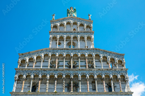 Lucca, the architectures of the city