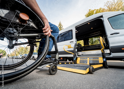 A man in a wheelchair moves to the lift of a specialized vehicle  © romaset