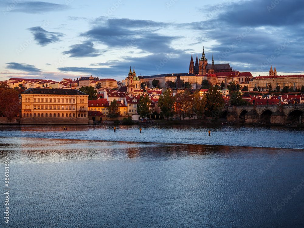 Fototapeta premium View on Prague Castle and Charles Bridge in the morning light on an autumn morning
