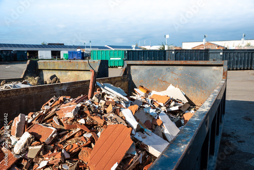 Conteneur - déchetterie, démolition, déchets, matériel, industrie, casse, cassé, bac, gaspillage, vieux, usé.