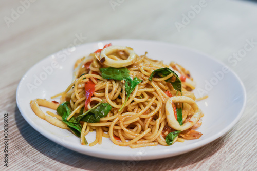 spaghetti with chicken and vegetables