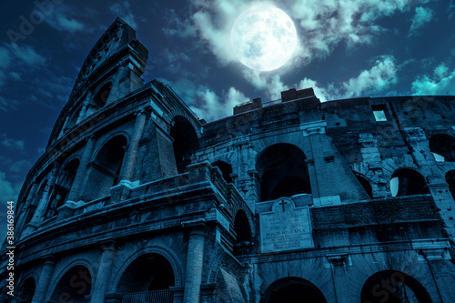 Canvas Print Colosseum at night, Rome, Italy