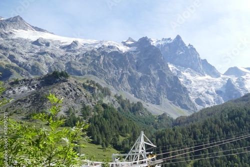 Glaciers de La Meije - Téléphérique au départ de La Grave spot mondial du free-ride et de l'alpinisme.