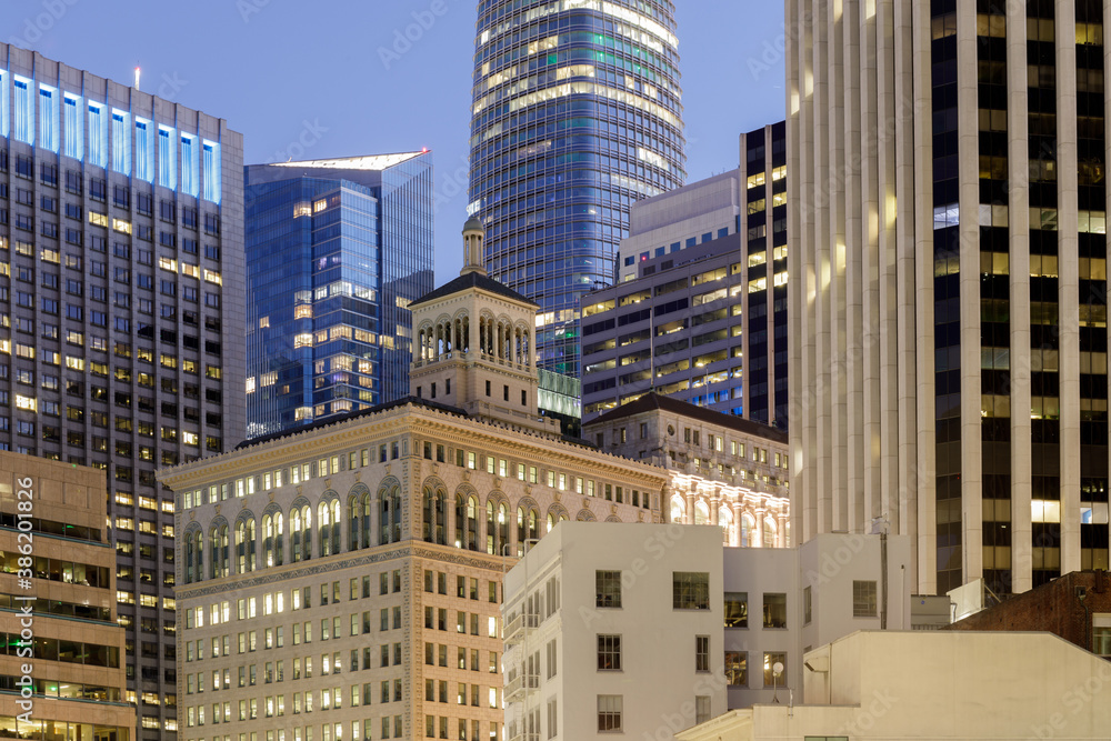 Naklejka premium San Francisco Financial District via Embarcadero Center