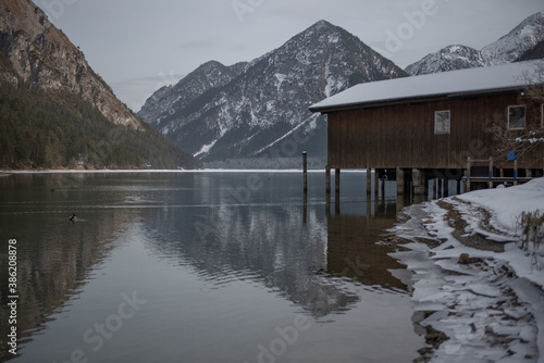 Heiterwanger See in Tirol im Winter