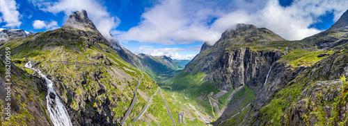 Urlaub in Süd-Norwegen: Panorama Ausblick vom Vistor Center Trollstigen - unglaublich schöne Landschaft / Natur