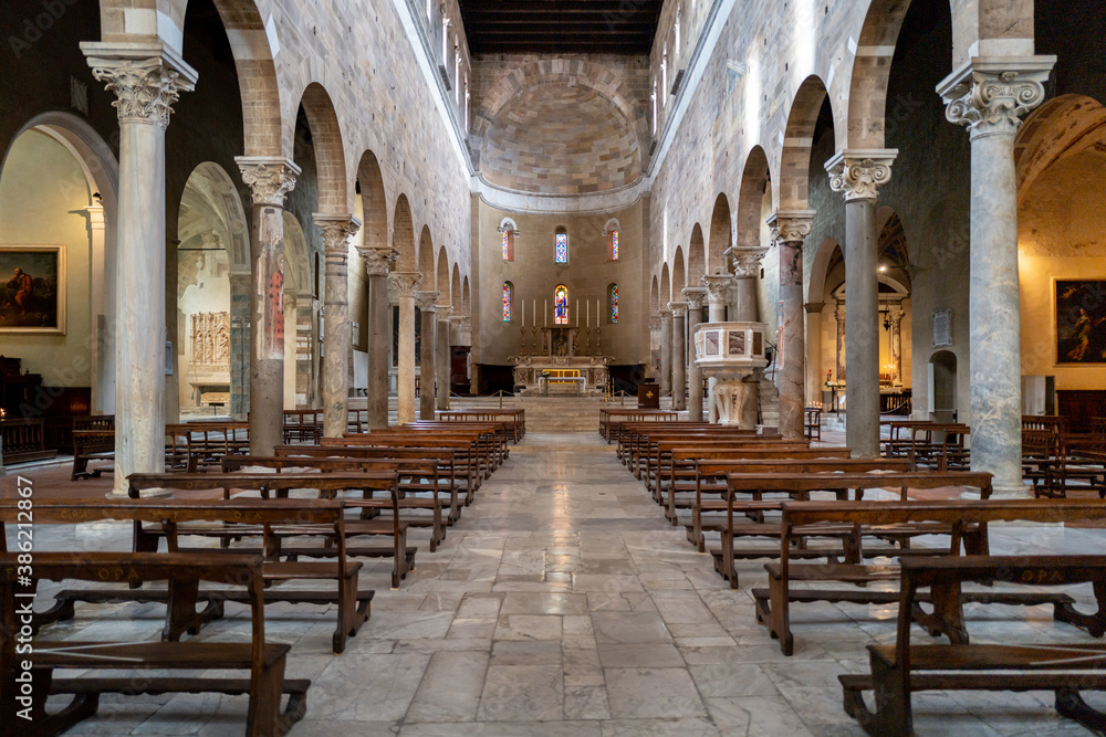 Fototapeta premium The Basilica San Frediano in Lucca