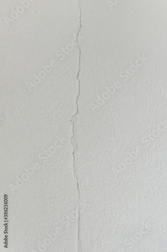 Cracked white wall 1