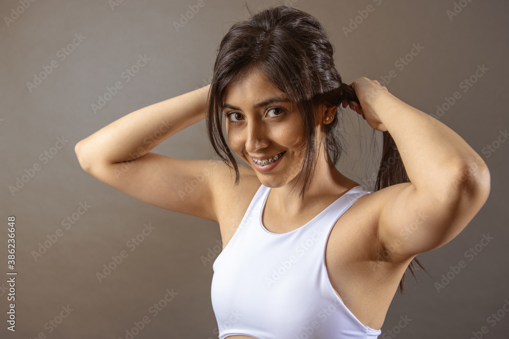Retrato de joven mujer mexicana haciendo ejercicio Retrato de joven mujer mexicana haciendo ejercicio