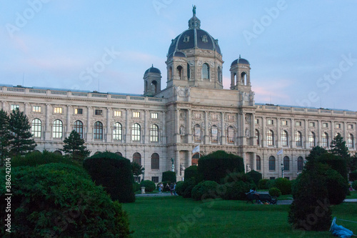 monumento, edificio, escultura, estatua, arte, ciudad, calle, avenida, jardin, parque, catedral, iglesia, torre, religion, poster, cartel, pintura dibujo, cuadro, interior, puente, rio, viena, austria