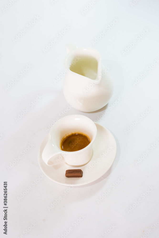 de cafe en pocillo blanco Stock Photo | Stock