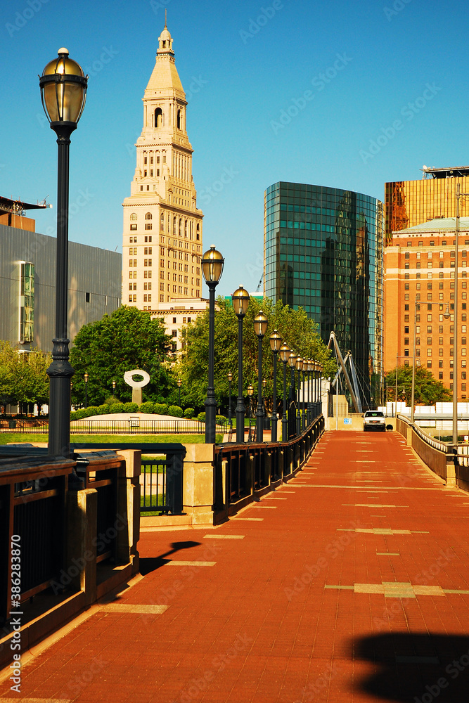Fototapeta premium The Founders Bridge leads to the Hartford, Connecticut skyline