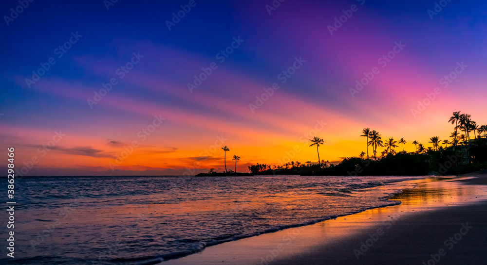 Sunray Sunset on Kahala Beach in Oahu, Hawaii