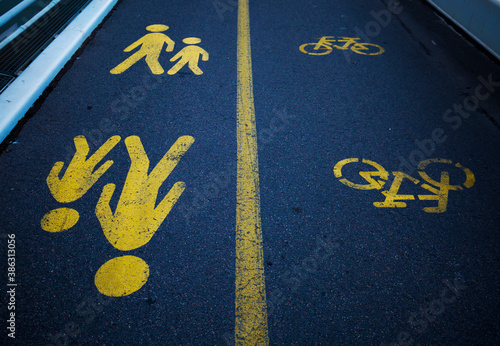 Fotografija Pedestrian walk lane in city on road