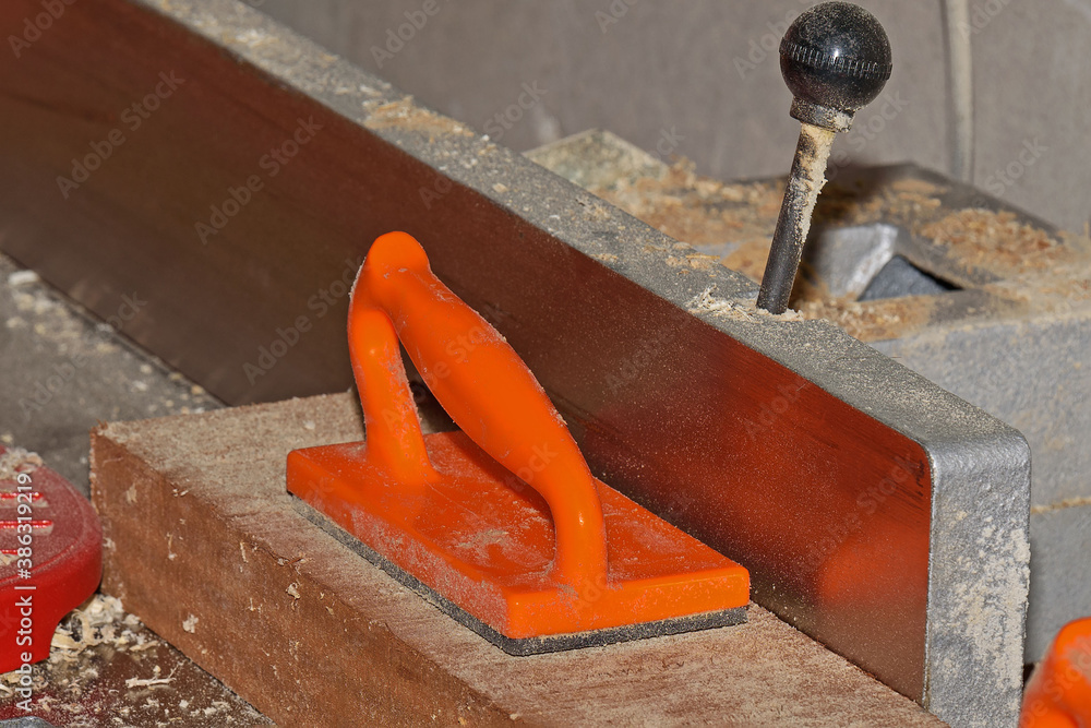 The pusher rests against a wooden billet for safe operation on the jointer The pusher rests against a wooden billet for safe operation on the jointer