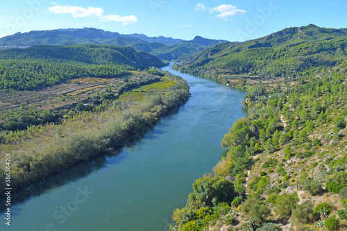 Rio Ebro a su paso por Miravet, Tarragona España