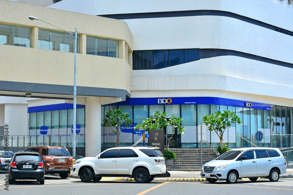 Banco De Oro (BDO) bank facade in Pasay, Philippines. StockFoto Adobe Stock
