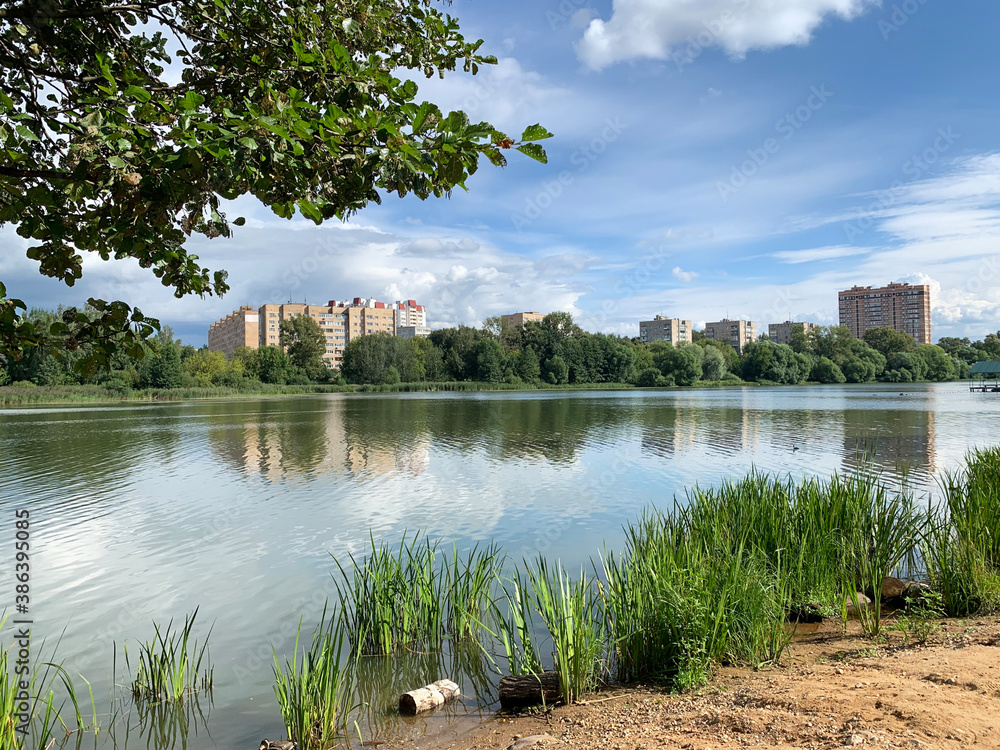 Obraz premium Russia. Pekhorka river in the summer. Moscow region, city of Balashikha