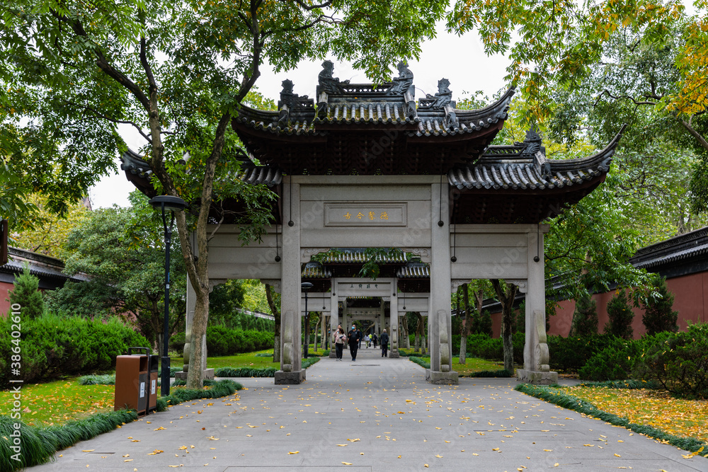 Fototapeta premium Row of traditional archways outside reconstructed King Qian Temple by West Lake or Xihu, Hangzhou, Zhejiang, China, in memorial of Qian Liu who established Wu Yue Kingdom in 10th century.