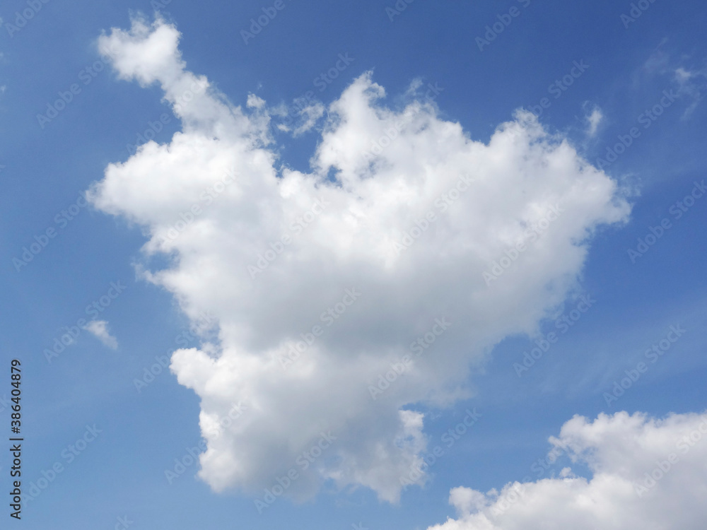 Obraz premium 白い雲と青空