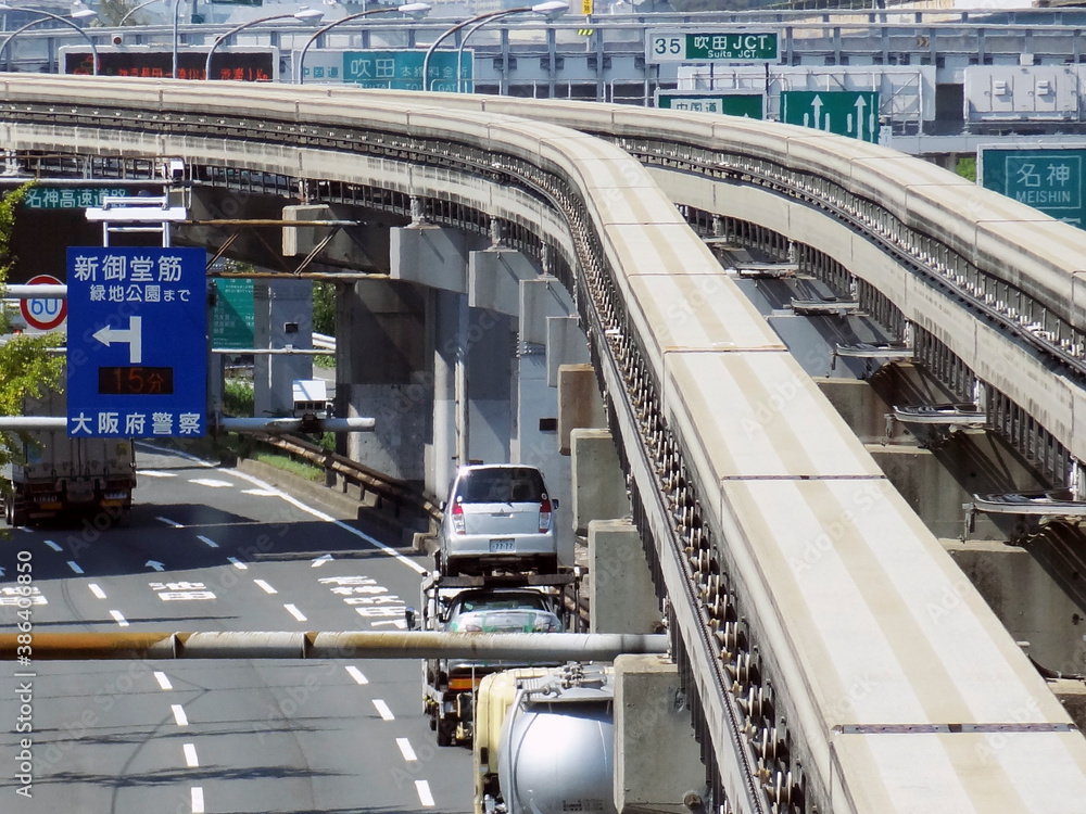 大阪モノレールと中央環状線 大阪モノレールと中央環状線
