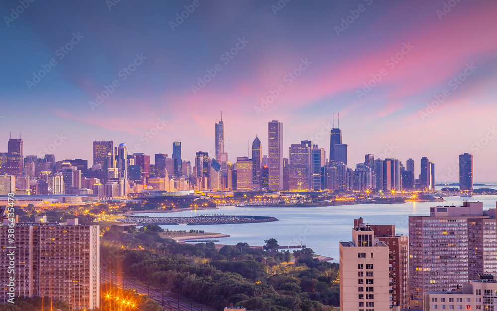 Fototapeta premium Downtown chicago skyline at sunset Illinois in USA