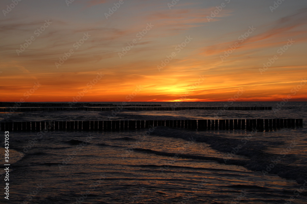 Zachód słońca nad morzem - Sunset