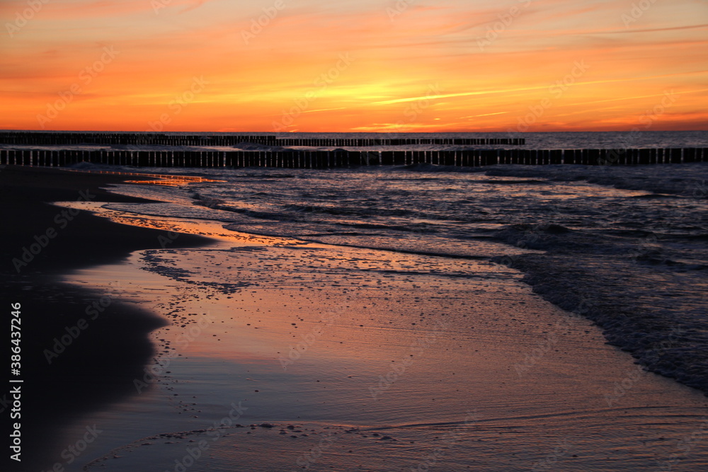 Zachód słońca nad morzem - Sunset