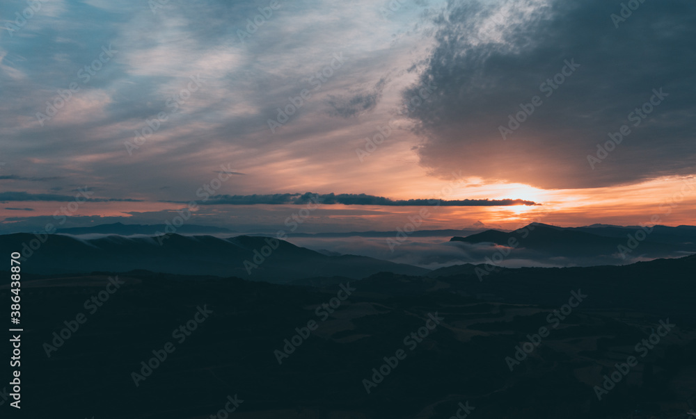 Obraz premium Sunrise over the mountains