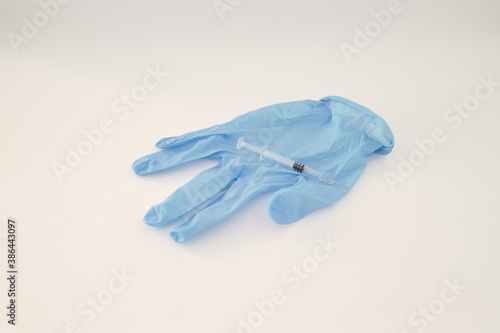 seringue et gant infirmier © franz massard