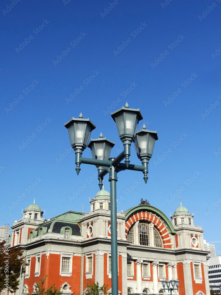 中央公会堂とレトロな外灯
