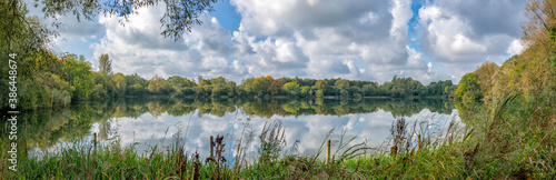 Konstfotografi Lake at Neigh Bridge Country Park, The Cotswolds, Gloucestershire, England, Unit